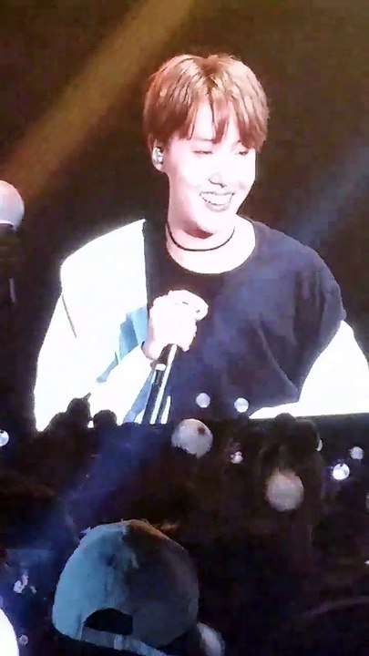 [FANCAM] BTS THE WINGS TOUR HONG KONG 1 RAP MONSTER & JHOPE & JIN SPEAKING CANTONESE