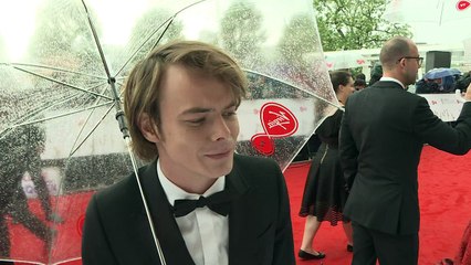 Stranger Things Star Charlie Heaton Teases Darker Season 2 at BAFTAs 🎬