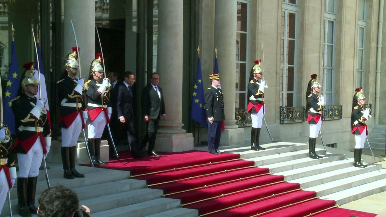 Macron promete en investidura "devolver confianza" a franceses