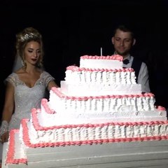 Momenti kur këngëtarja shqiptare ia ‘prish’ dasmën këtij çifti