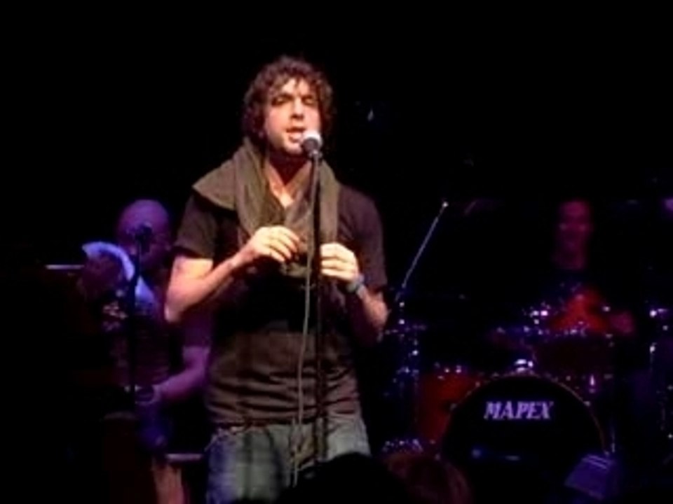 Elliott Yamin cools off by removing his shirt...