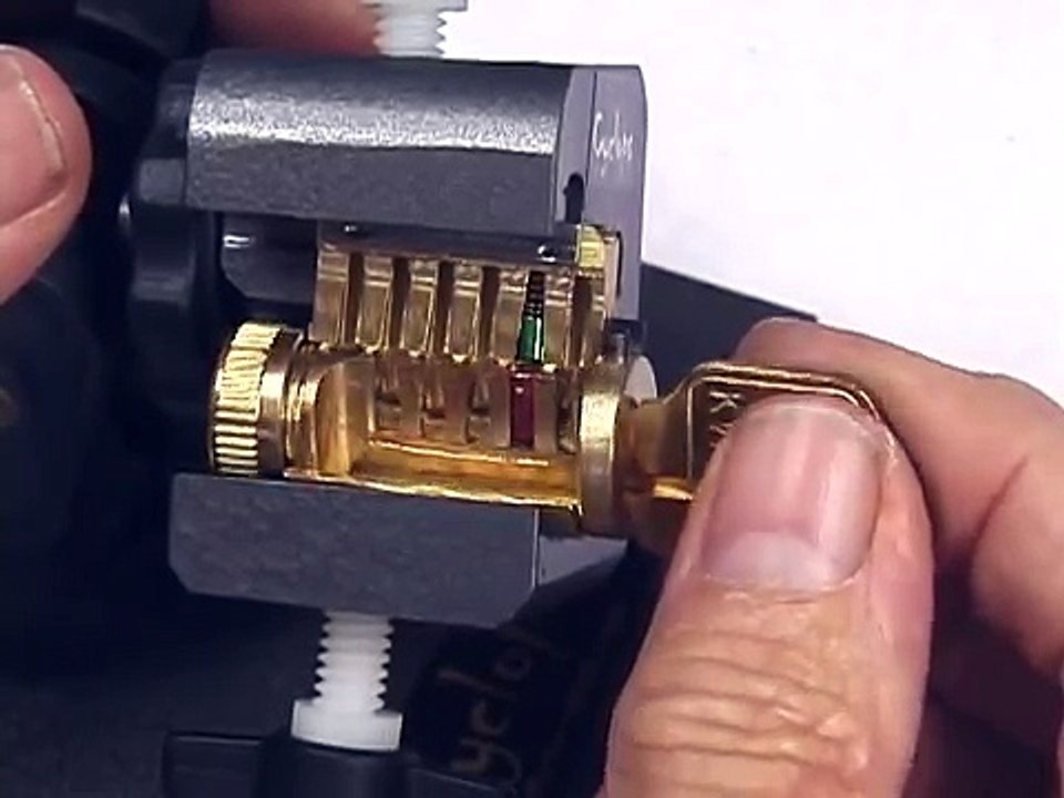 ---Lock Picking How-To with Cut Away Lock in Practice Stand