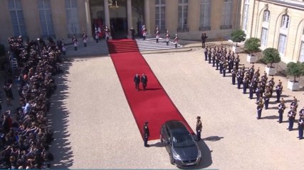Passation de pouvoirs : la journée d'Emmanuel Macron vue par nos JT