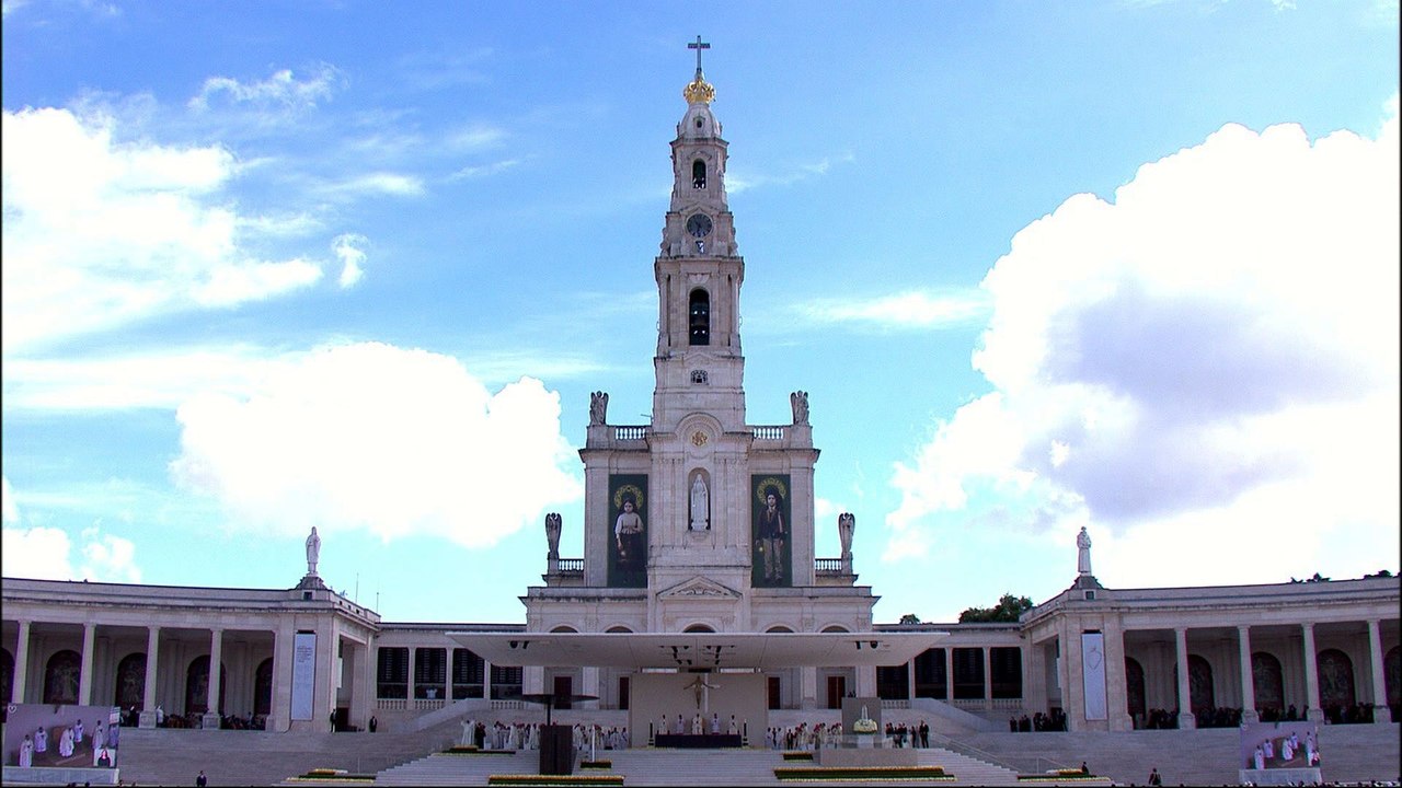 Le Pape canonise deux bergers de Fatima devant 500.000 fidèles