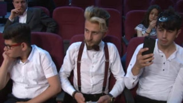 2017 Yılının Erkek Saç Modeli: Önleri Uzun ve Kabarık