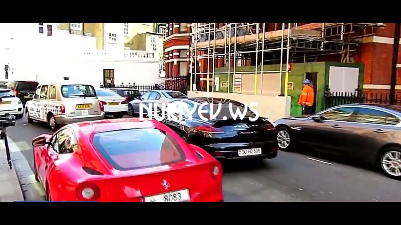 Heyder Esedovun oglu Londonda Porsche surur