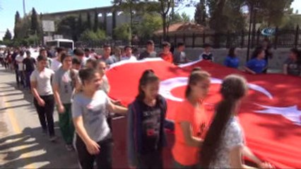 Gençlik Haftası Renkli Görüntülerle Başladı