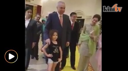 Kanak-kanak teruja aksi selamba Sultan Perak