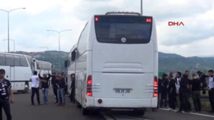 Beşiktaş Taraftarı Altınova'da Mola Verdi