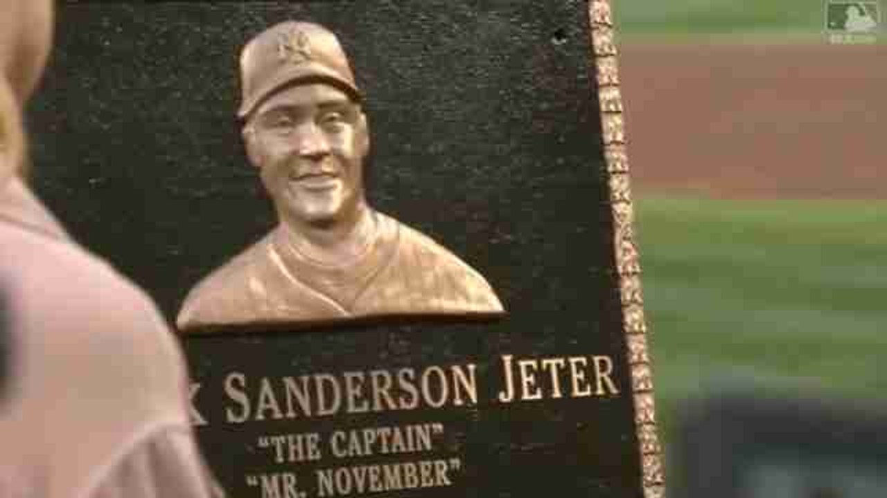 Jeter vuelve a Yankee Stadium devela placa y Yanquis retiran su número 2