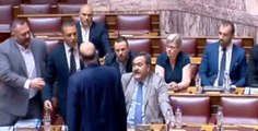 Yunan Parlamentosu Karıştı