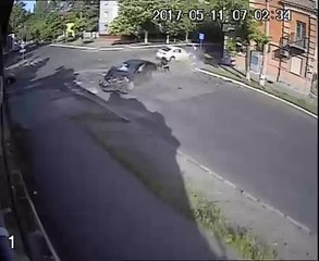 Un piéton a la chance de sa vie !