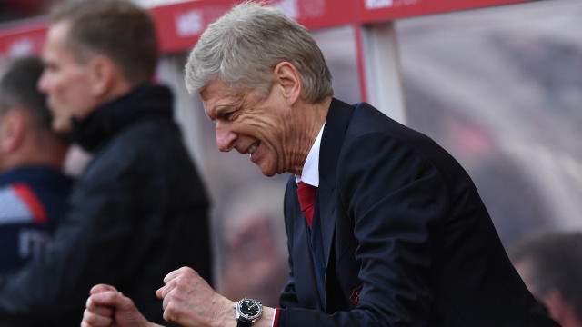 Wenger knows Arsenal need help in top four fight