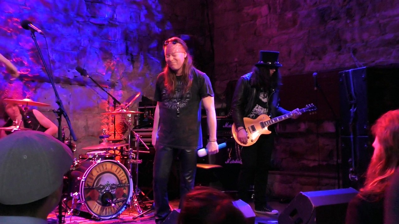 Guns N Roses Patience & Knocking On Heavens Door 2017