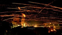 Bataille de feux d'artifices entre 2 villages en grèce !