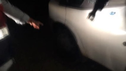 Kaçakçı Kapana Takıldı, Yakalanacağını Anlayınca Aracı Bırakıp Kaçtı