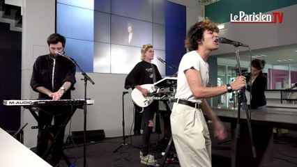 Adam Naas chante « Strange Love » en live au Parisien