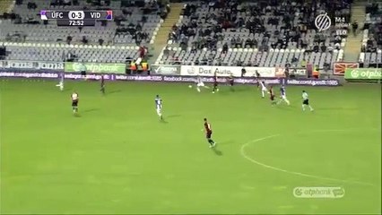 Videoton's Player Comically Blocks Ujpest's Goal!
