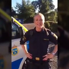 Bienvenue en Suède  ! Des policiers rassurent les migrants sur Facebook