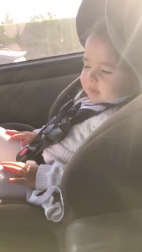 Cette petite fille a le rythme dans la peau !