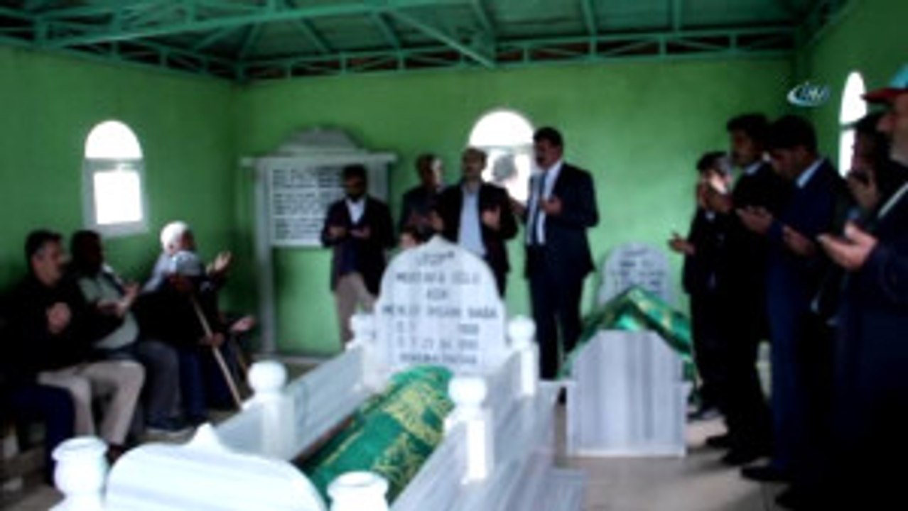 Oltulu Aşık Mevlüt İhsani Mezarı Başında Anıldı