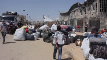 Download Video: Suriye'de Rejim Kuşatmasındaki Vaer'den Tahliyeler Sürüyor