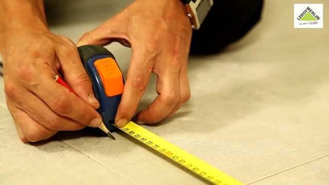Como instalar lamas vinílicas adhesivas (Leroy Merlin)