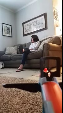 Un tire avec son Nerf dans sa maman et il vise juste !