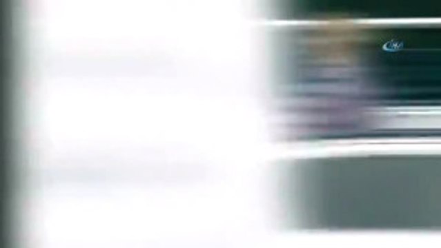 İstanbul'da Metroya Binen Annelere Anneler Günü Sürprizi