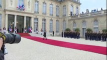 Fransa'nın Çiçeği Burnunda Cumhurbaşkanı Görevi Devraldı