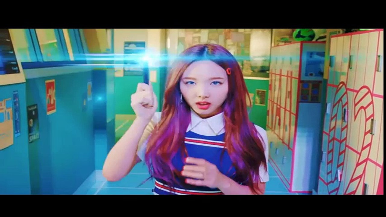 TWICE "SIGNAL" M/V