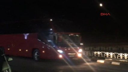 Lider Beşiktaş "Şampiyon" Tezahüratları Ile Istanbul'a Geldi