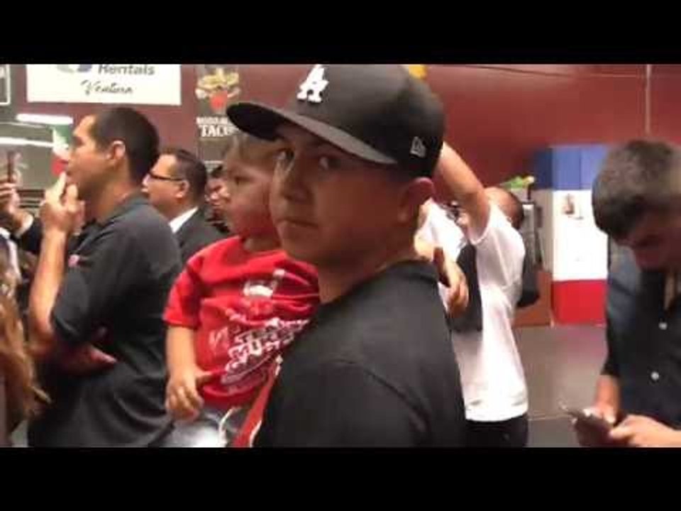 Mikey Garcia's little son and Pallo Garcia at Mikey's workout - EsNews Boxing