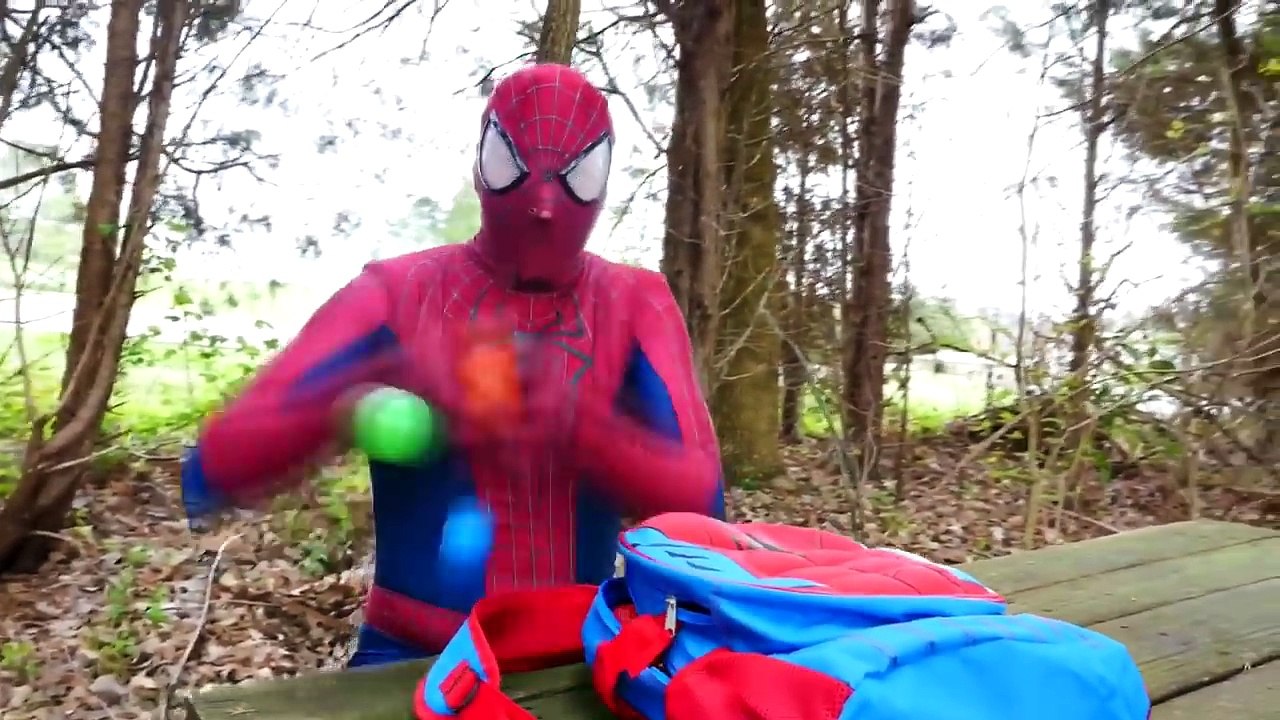 Giant Ice Skating Dinosaur - Tyrannosaurus Rex on Ice - Fun Superhero Videos with DCTC