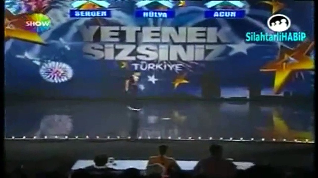 Cet enfant handicapé dans l'âge de 11 ans a une voix incroyable (Turquie a du talent)