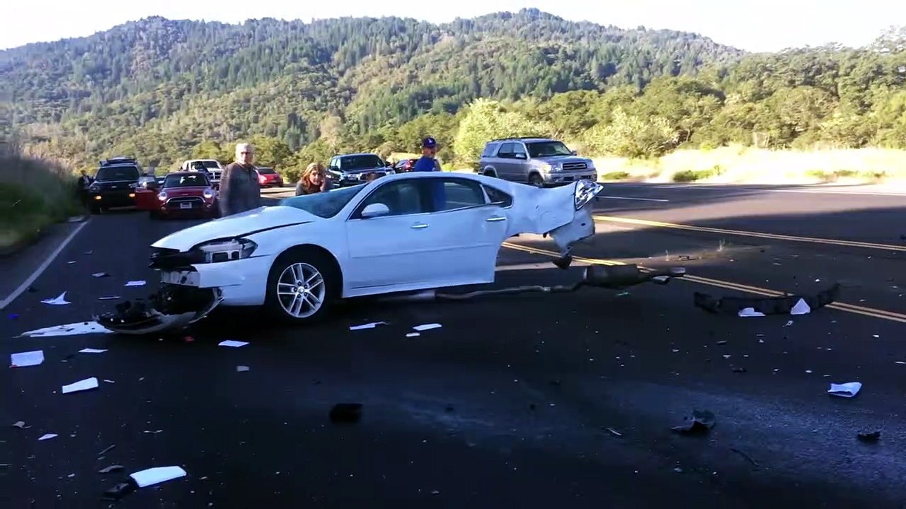 Une voiture coupée en deux dans un terrible accident à Cloverdale
