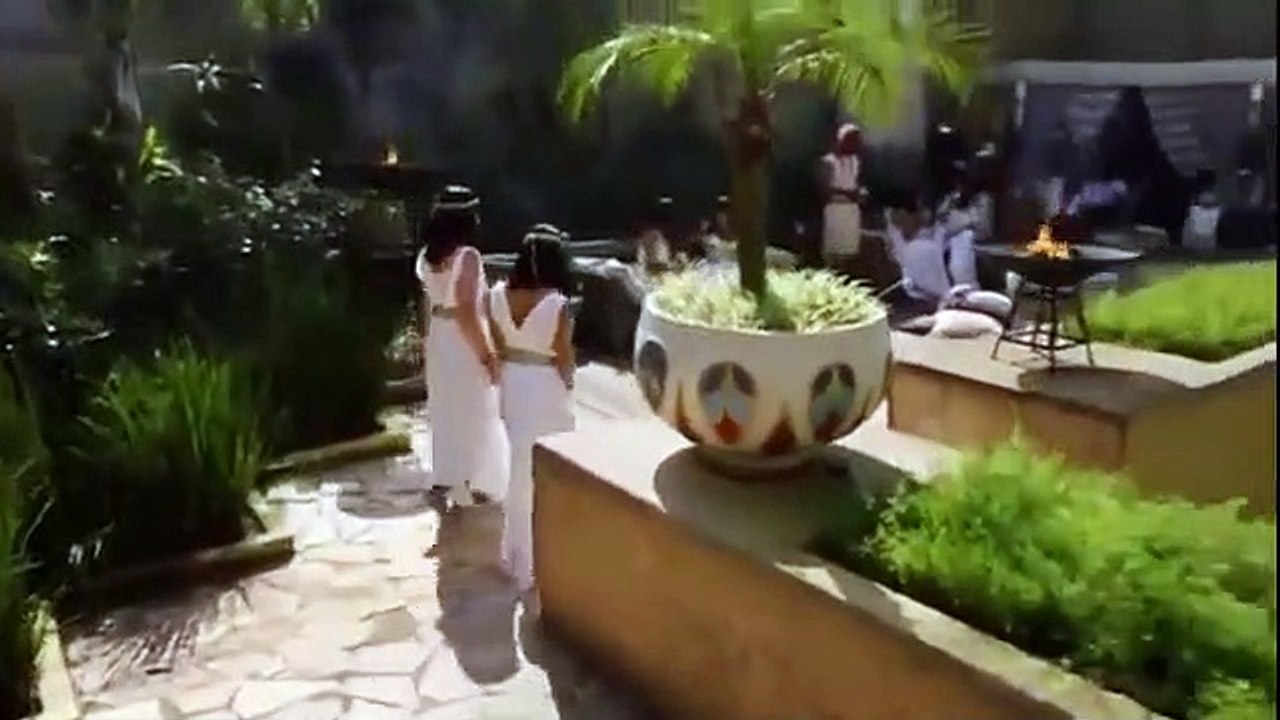 Moisés y Los diez Mandamientos primera plaga en español