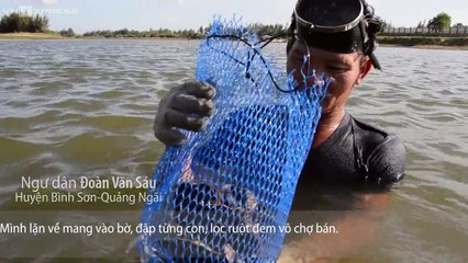 VnExpress | Đời sống | Lặn bắt hàu - nghề 'chồng đập, vợ gỡ' ở Quảng Ngãi