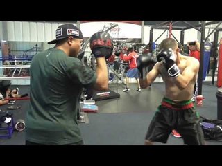 Robert Garcia working with Brian Gallegos - EsNews Boxing