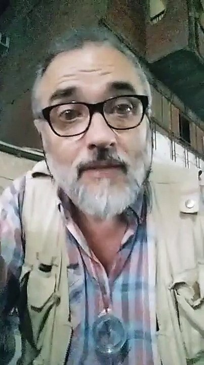 Explication de Pooyard et son équipe de tournage en live de l'Egypte