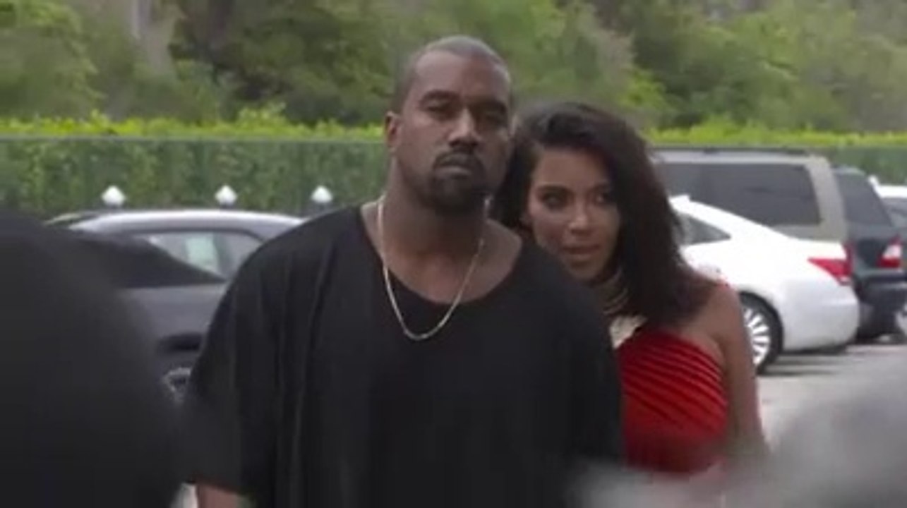 Hollywood Life - Kim Kardashian West twerking- sexy... or not so...