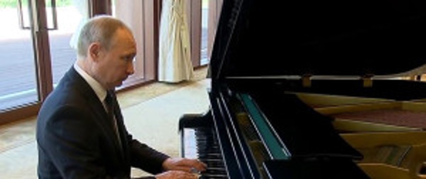 Rusya Devlet Başkanı Vladimir Putin'den Piyano Resitali