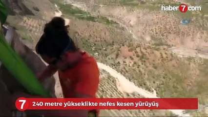 Download Video: 240 metre yükseklikte nefes kesen yürüyüş