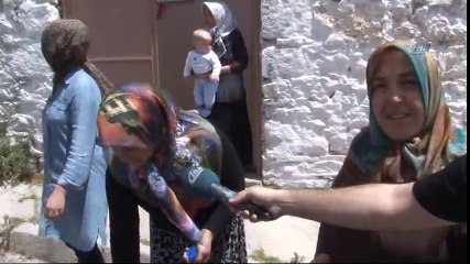 İzmir'de Sular Kesildi, Vatandaş Damacanalarla Su Taşıdı