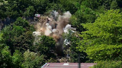 Destruction du rocher de Roche Corbeyre à Lorette.