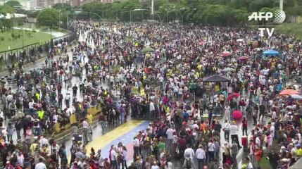 Au Venezuela, les opposants bloquent les routes