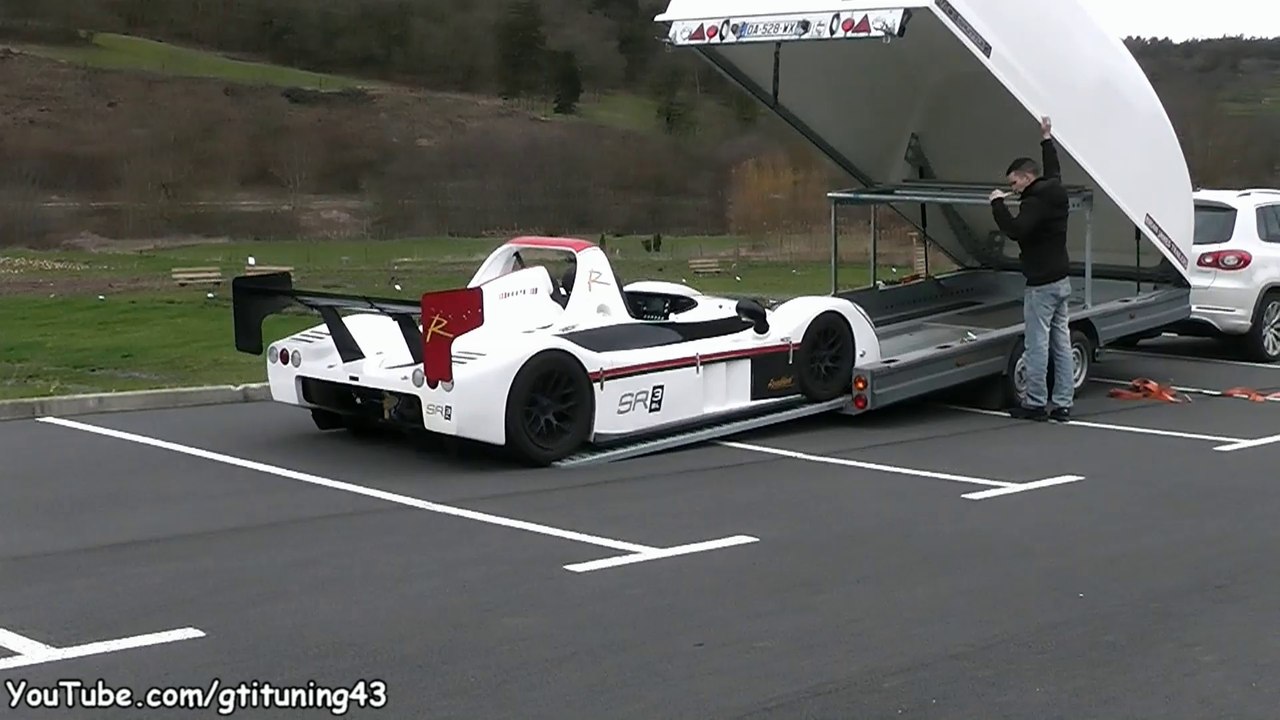 Charger une Radical SR3 SL sur une remorque