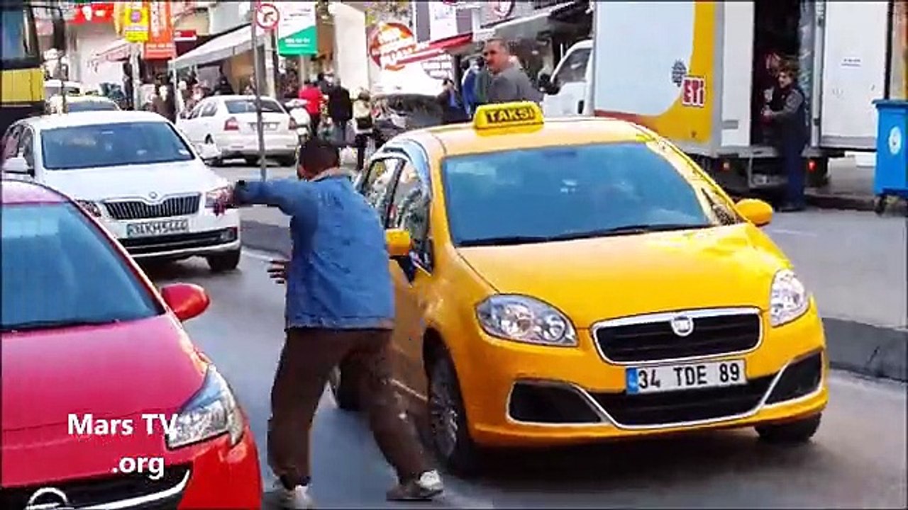 Kamyonculara Atarlanan  Adam