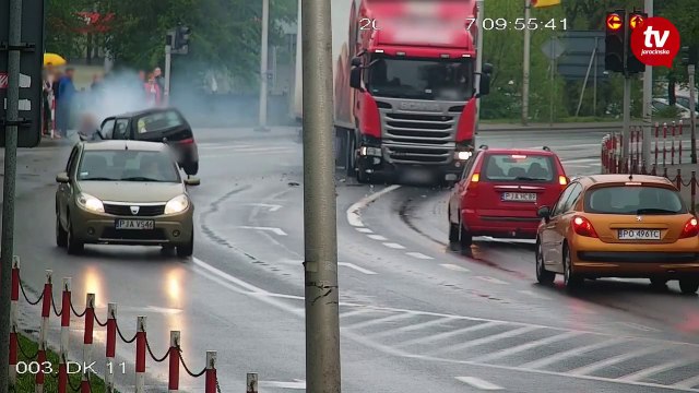 Terrible accident : ce camion grille un feu rouge
