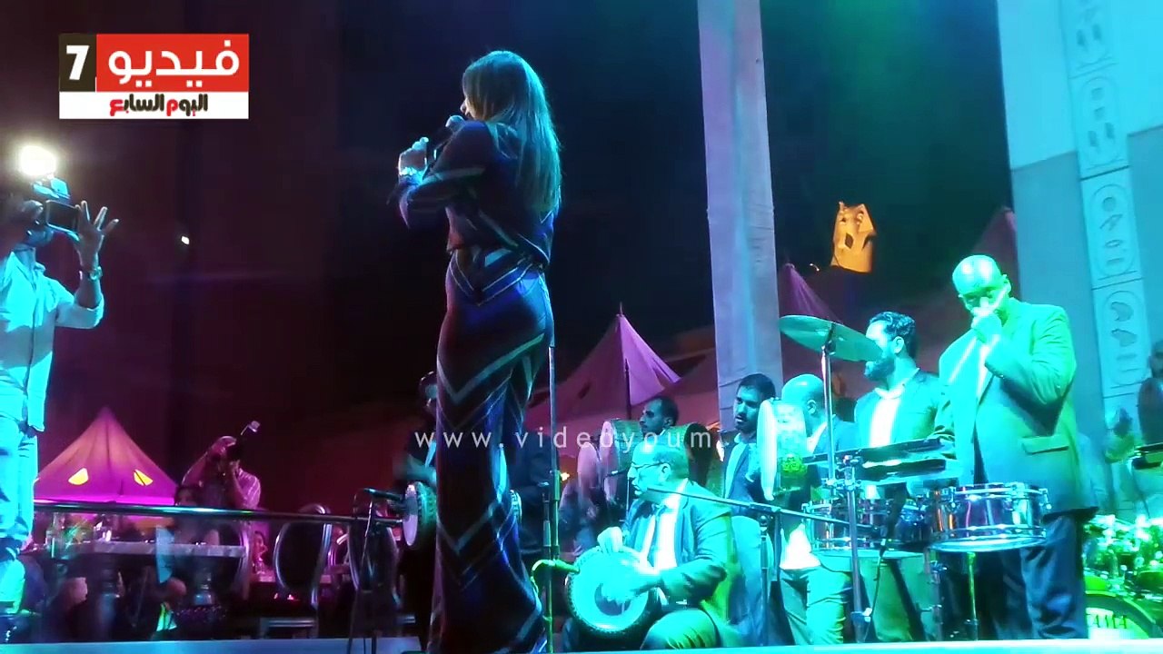 بوسى تغنى "أما براوة" لايف